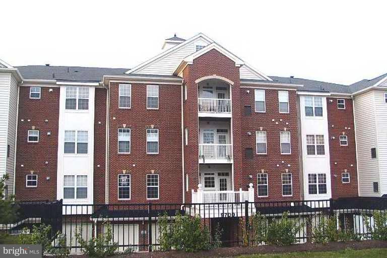 9700 Elzey Place unit 403, Manassas Park, VA 20111 - photo 1