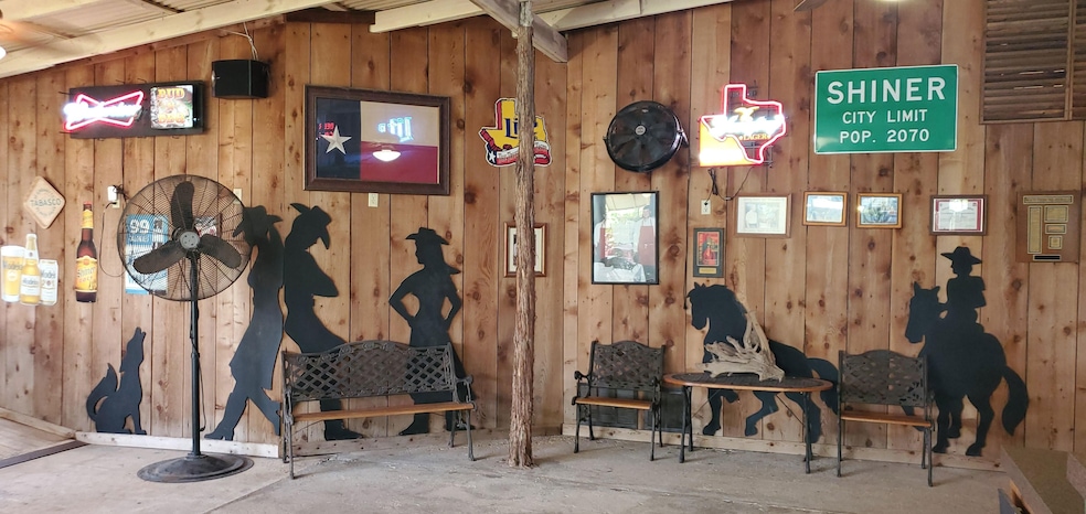 1616 Farmers Rd, Burlington, TX 76519 - photo 1