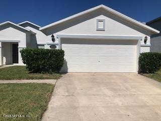 4104 garage and driveway