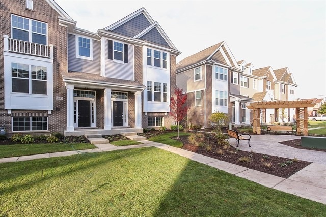 1122 E Bauer Rd, Naperville, IL 60563 - photo 1