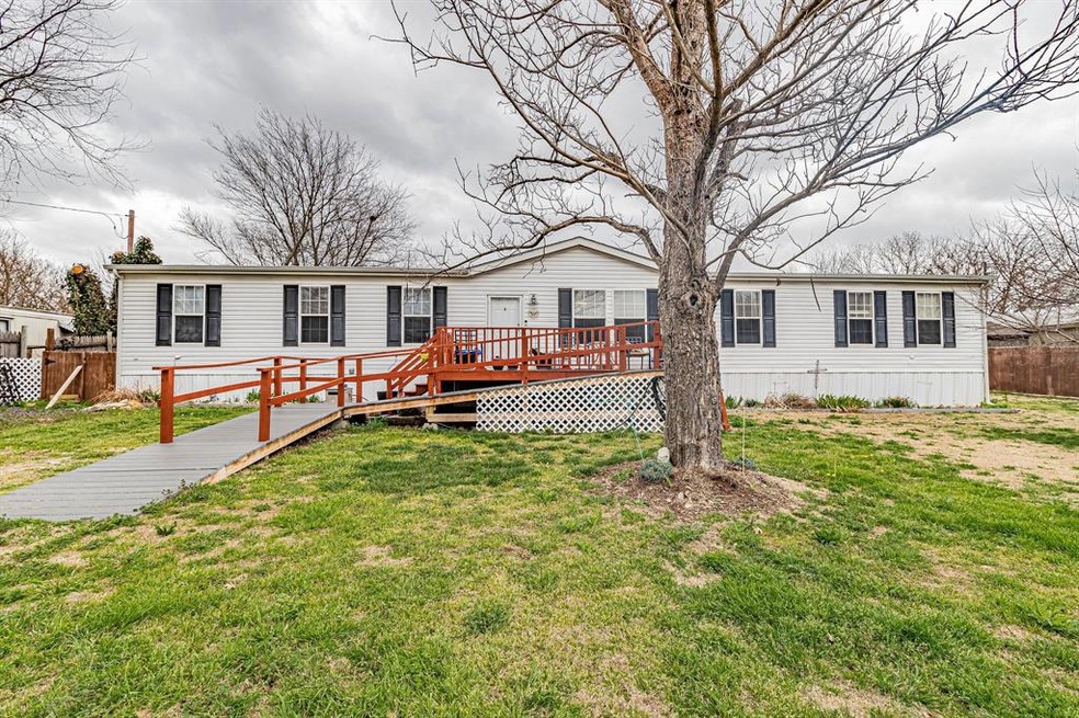 713 Sun Ct, Granbury, TX 76049 - photo 1