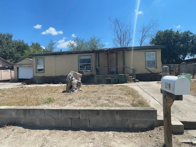 209 S Terrell St, Falfurrias, TX 78355 - photo 1