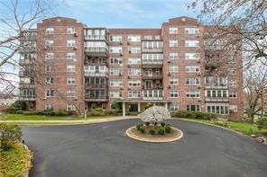 3 Washington Square unit OB, Larchmont, NY 10538 - photo 1
