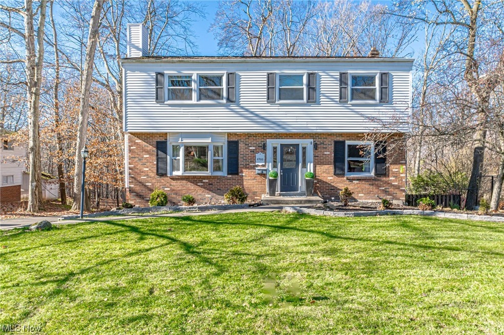 View of front of house featuring a front yard
