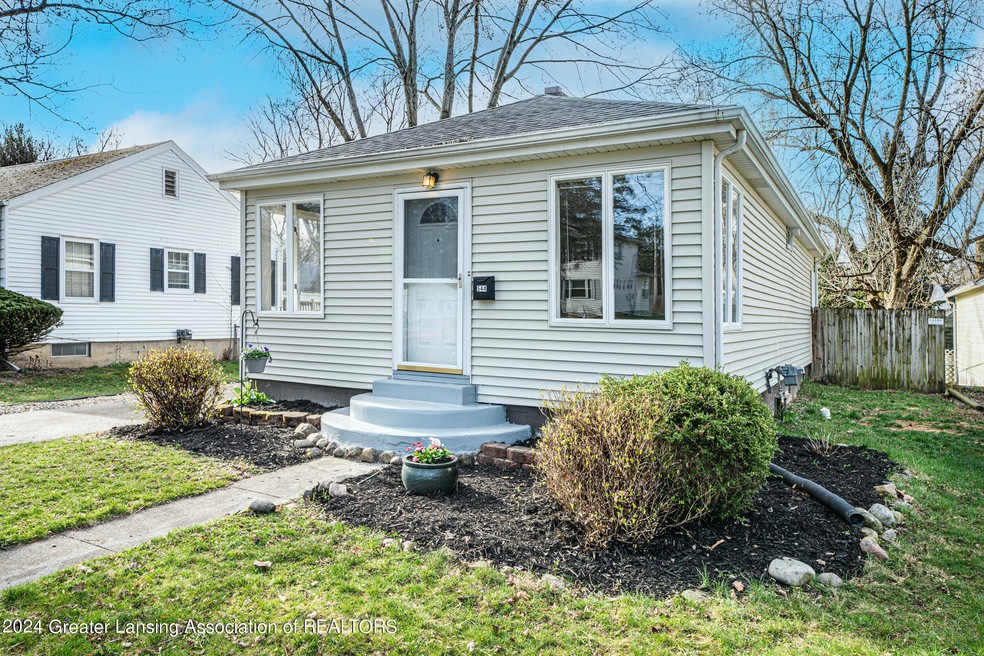 544 N Dexter Dr, Lansing, MI 48910 - photo 1