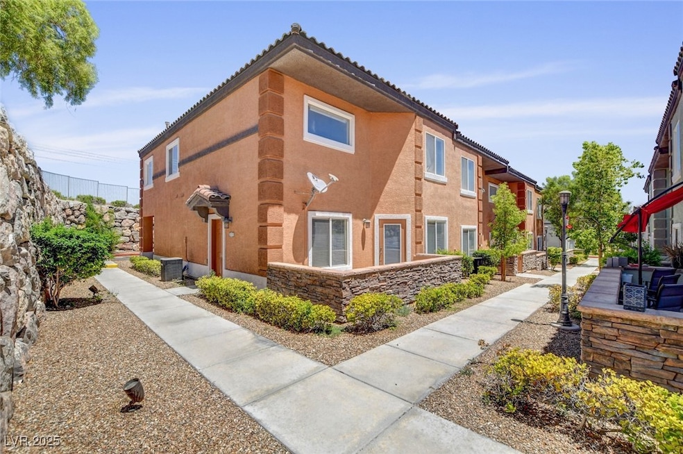 10563 Hedge View Ave, Las Vegas, NV 89129 - photo 1