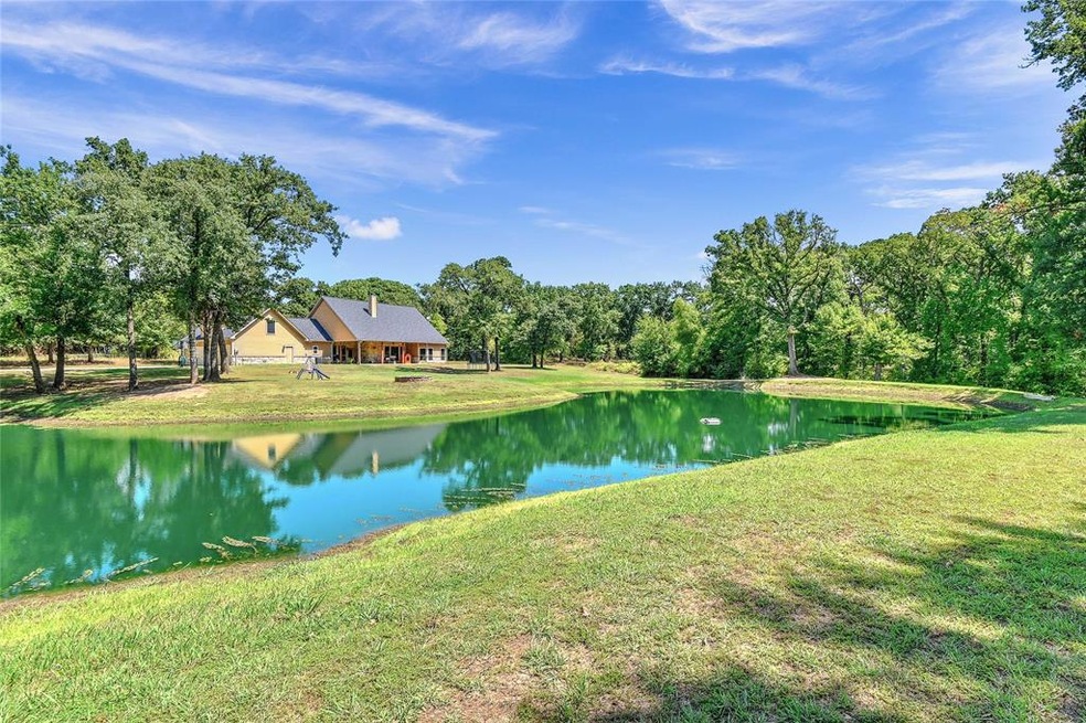 514 Kennedi Dr, Whitesboro, TX 76273 - photo 1