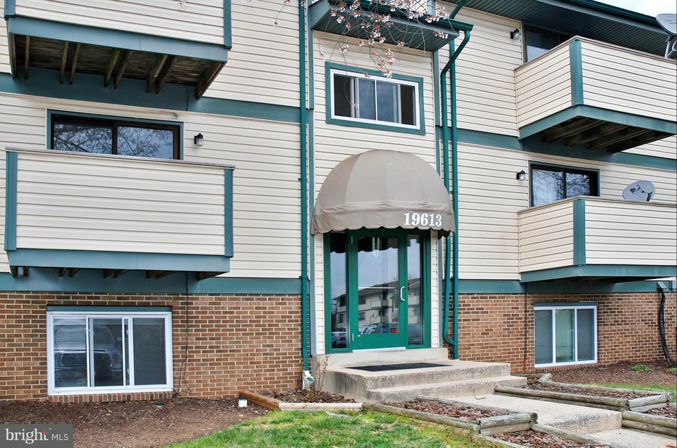 19613 Gunners Branch Rd, Germantown, MD 20876 - photo 1