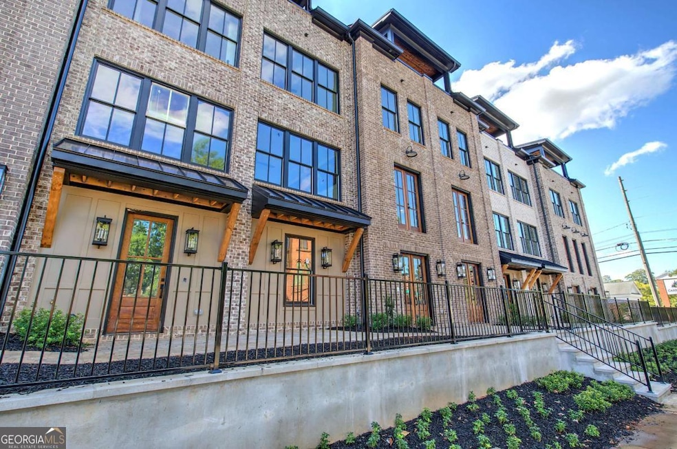 For Sale $899,900 • Co-Listing Agent