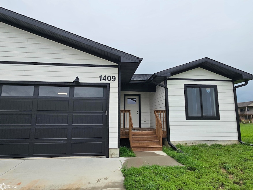 1409 E 10th St, Carroll, IA 51401 - photo 1