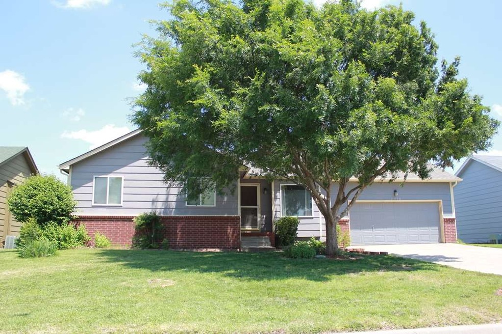 Everything you're looking for! 4 beds, 3 baths, 2 