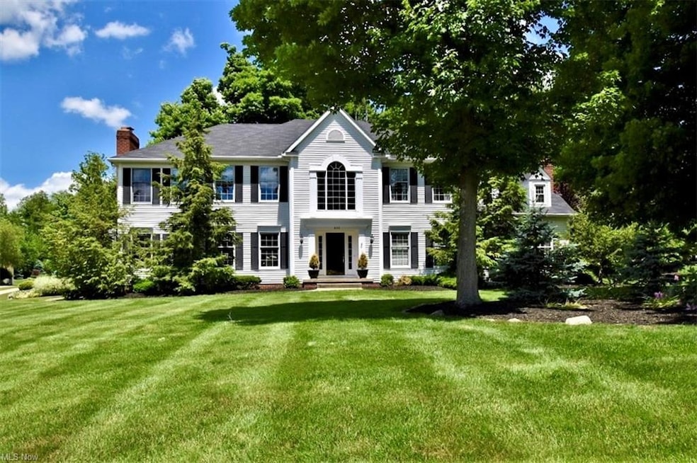 Welcome to 450 Woodview Trail in Aurora, Ohio.