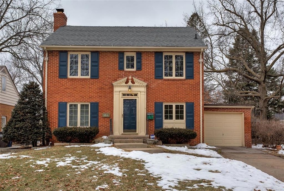 2406 Raymond Dr, Des Moines, IA 50310 - photo 1