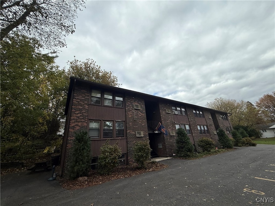 120 Hasbrouck St unit 1, Syracuse, NY 13206 - photo 1