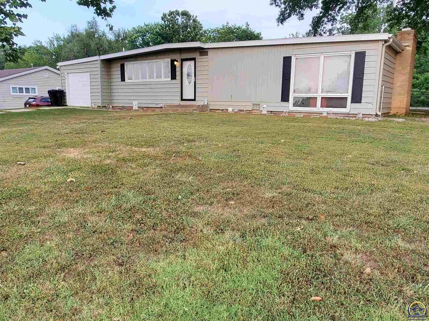 3332 SW Burlingame Rd, Topeka, KS 66611 - photo 1
