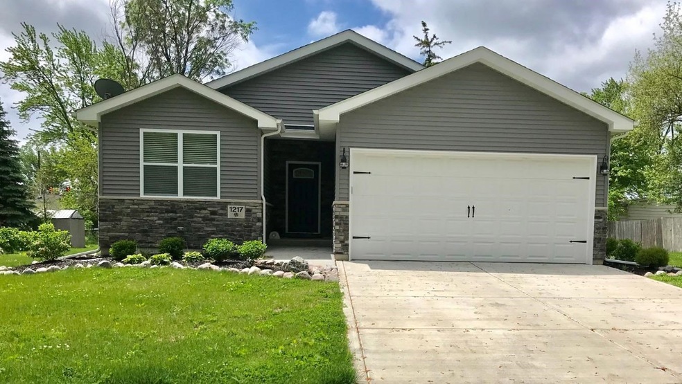 1217 Farragut St, Crown Point, IN 46307 - photo 1