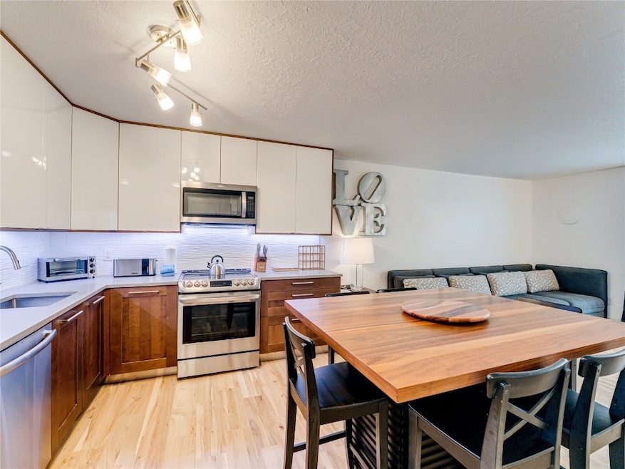 Sold $460,000 • Co-Listing Agent