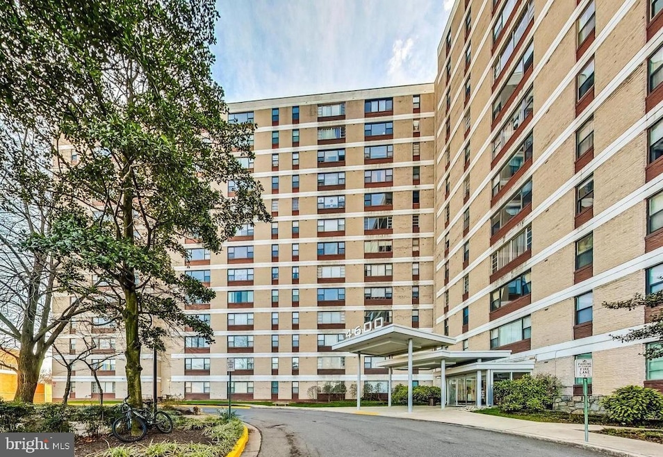 4600 Duke St unit 603, Alexandria, VA 22304 - photo 1