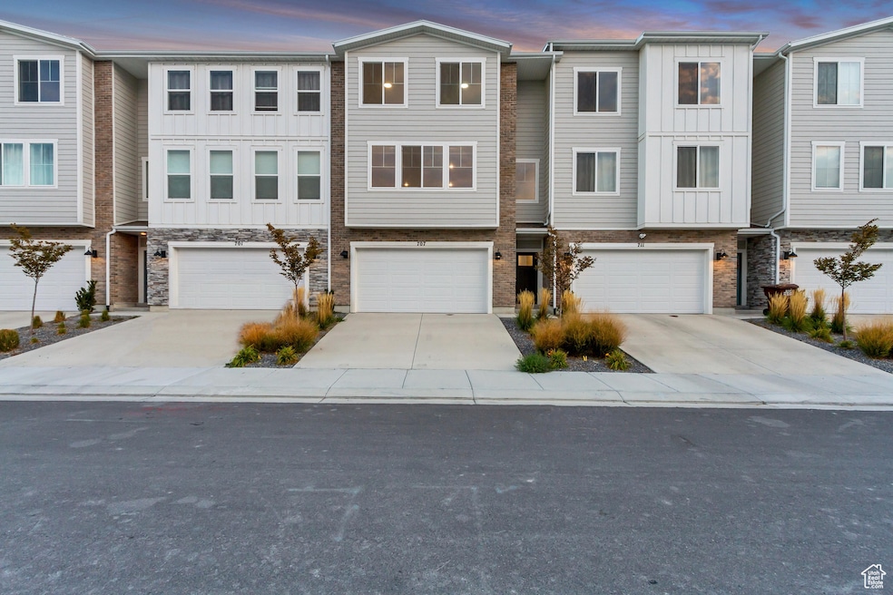 Pending $419,950 • Co-Listing Agent