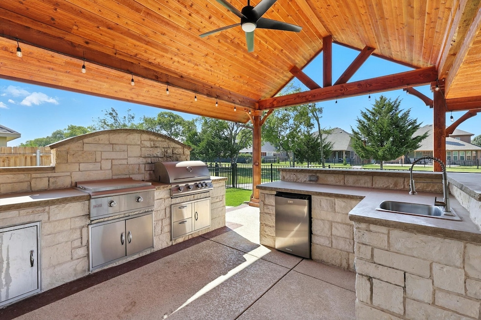 Pending $699,900 • Co-Listing Agent