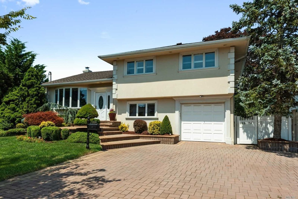 2525 Randy Ln, Bellmore, NY 11710 - photo 1