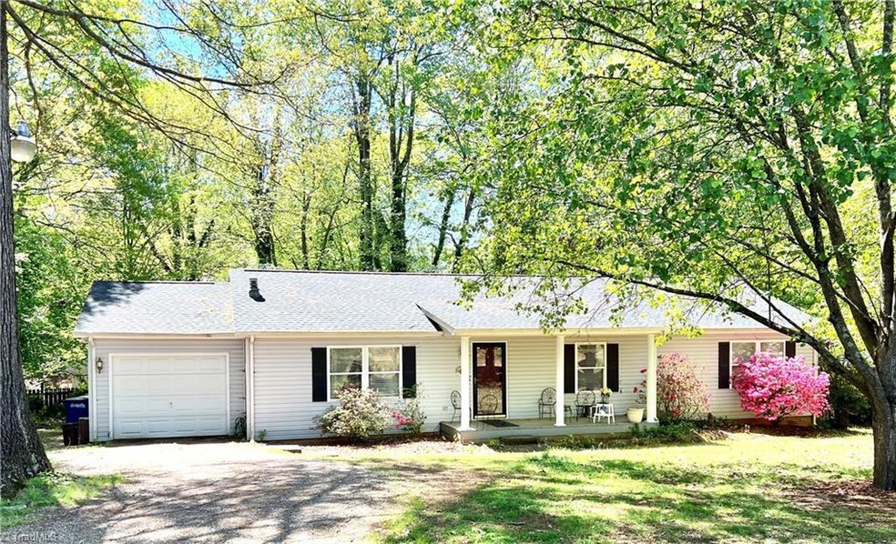 211 Vine St, Statesville, NC 28677 - photo 1