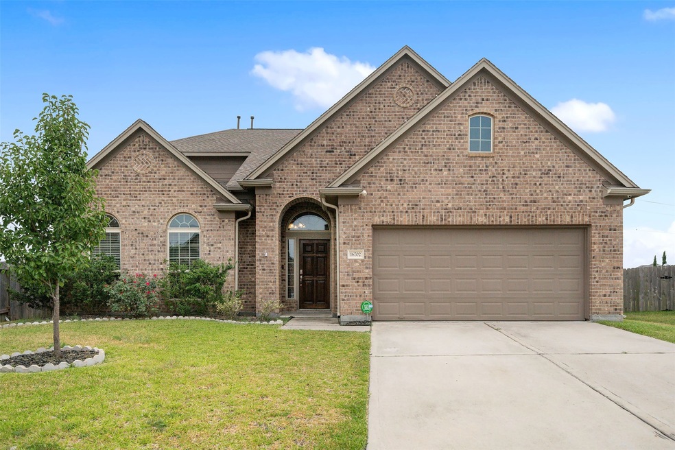 16702 E Whimbrel Cir, Conroe, TX 77385 - photo 1