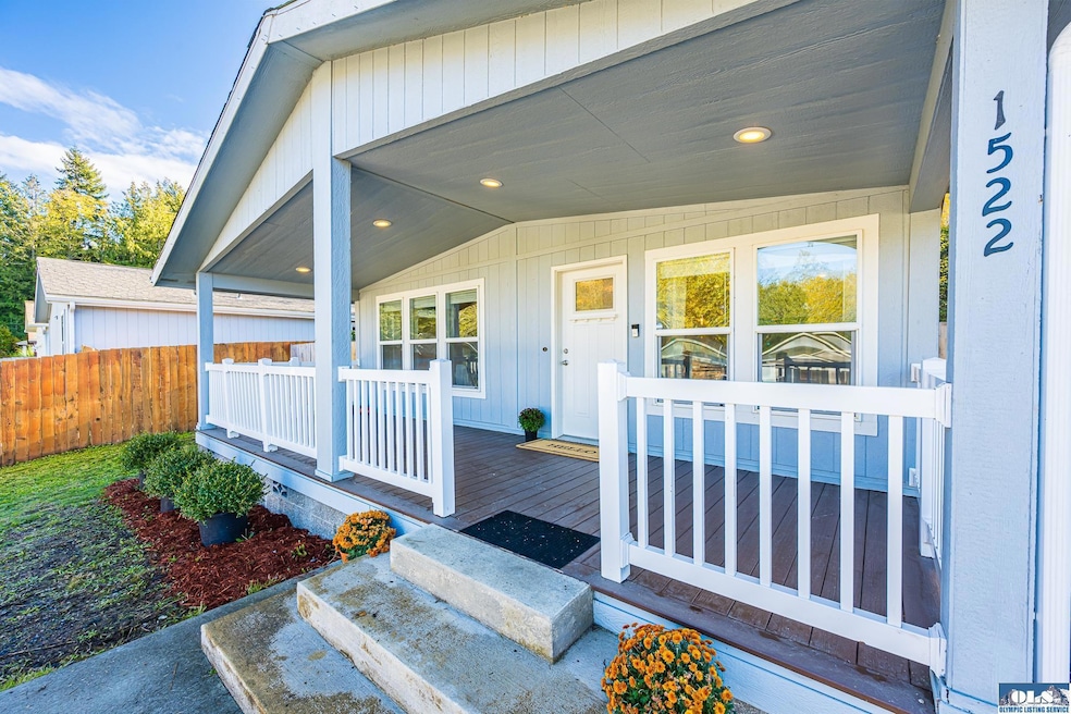 1522 W 15th St, Port Angeles, WA 98363 - photo 1