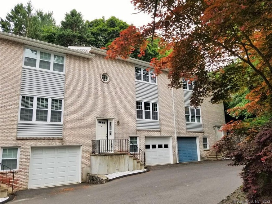 150 Columbus Place unit C, Stamford, CT 06907 - photo 1