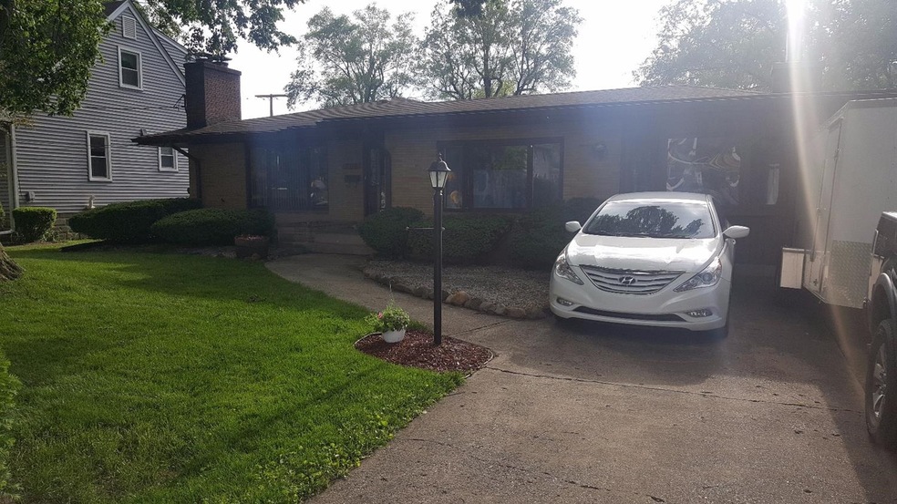 706 N Broad St, Griffith, IN 46319 - photo 1