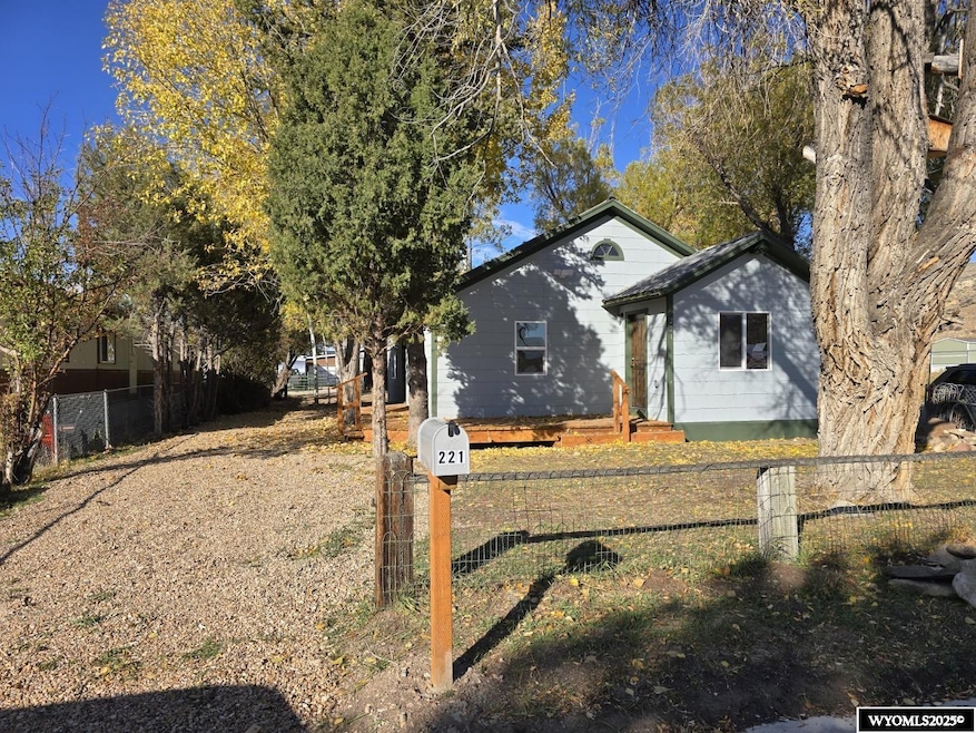 221 Beryl St, Kemmerer, WY 83101 - photo 1