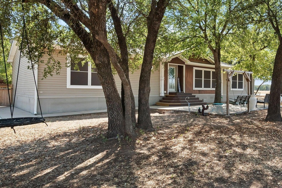 321 Cochran Rd, Weatherford, TX 76085 - photo 1