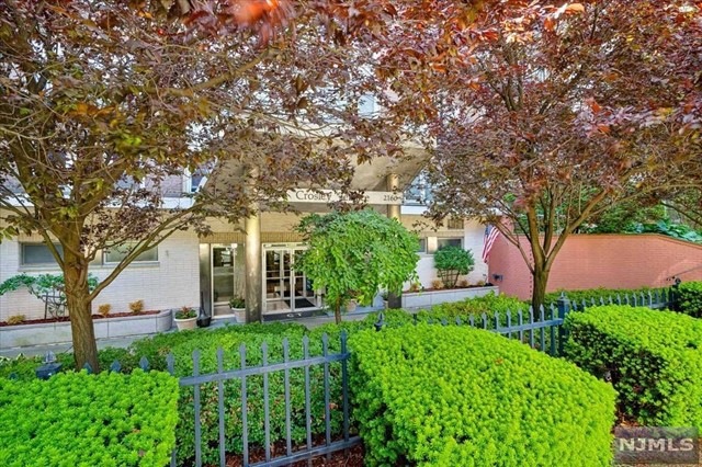 Crosley Terrace unit 1M, Fort Lee, NJ 07024 - photo 1