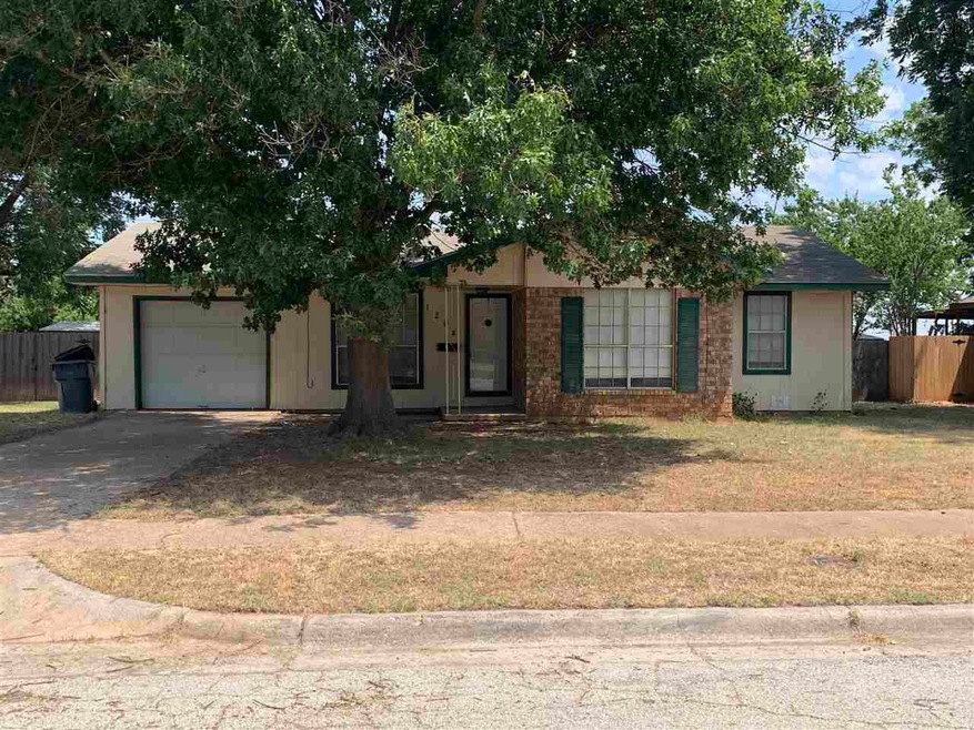1204 Harvey Dr, Wichita Falls, TX 76302 - photo 1
