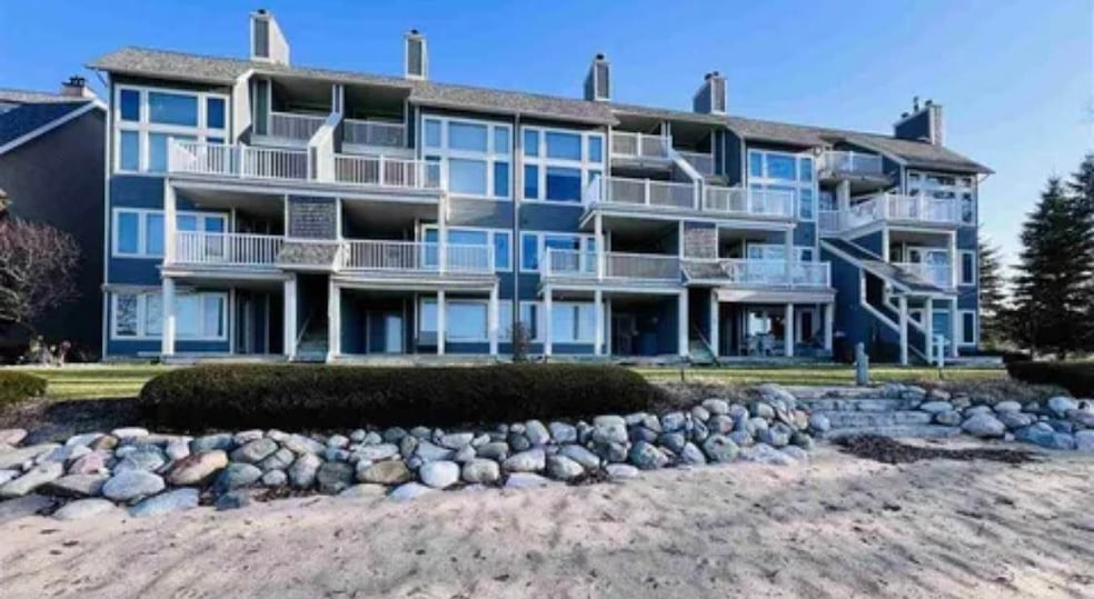 300 Front St unit 103, Boyne City, MI 49712 - photo 1