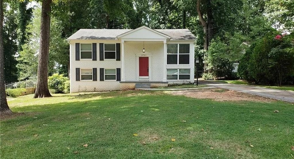 Split foyer home with a front yard