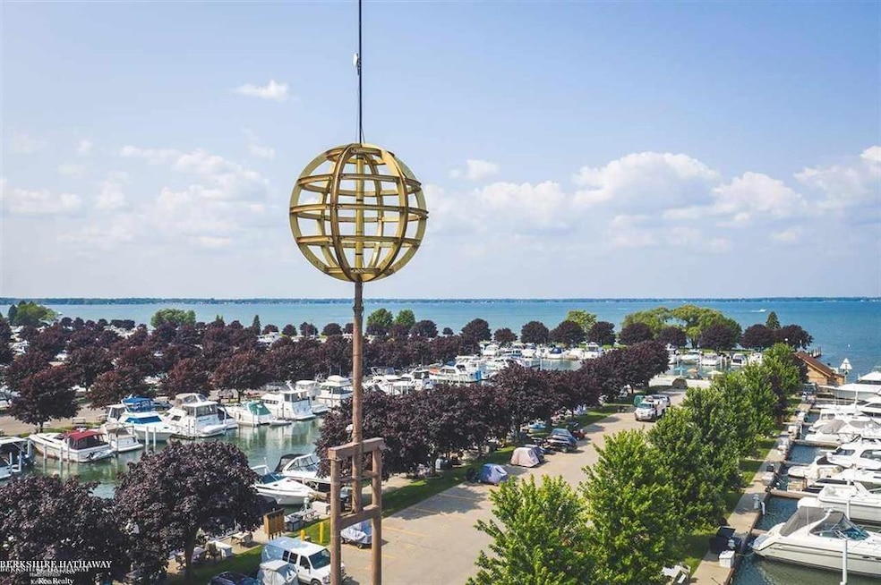 41700 Conger Bay L-23 Dr, Harrison Township, MI 48045 - photo 1