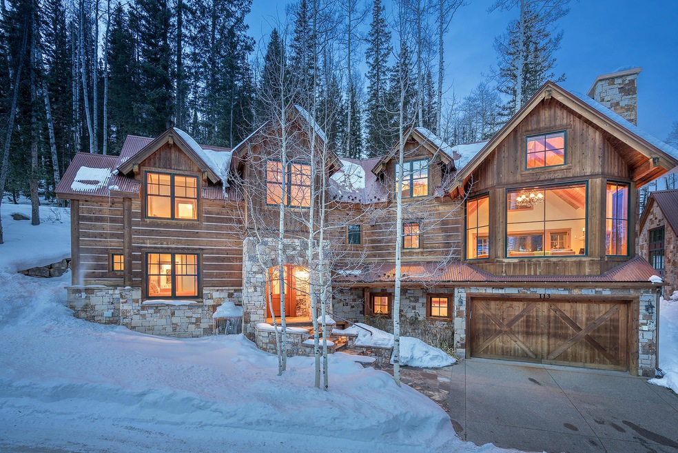 Exterior of 113 Cabins at dusk