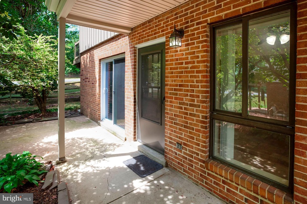 2113 Old Landing Way unit 16-1, Woodbridge, VA 22191 - photo 1