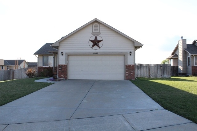1161 N. Trail Ridge Dr...Welcome Home!!!