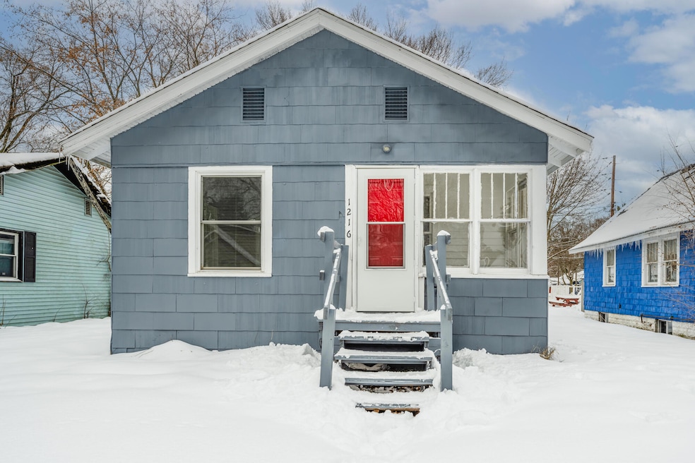 1216 Broadway, Benton Harbor, MI 49022 - photo 1