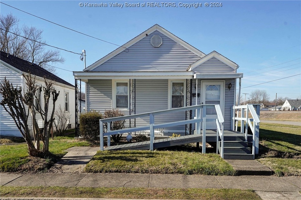 349 18th St, Dunbar, WV 25064 - photo 1