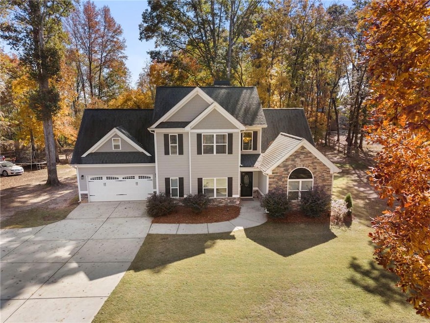 732 E Jefferson St, Hoschton, GA 30548 - photo 1