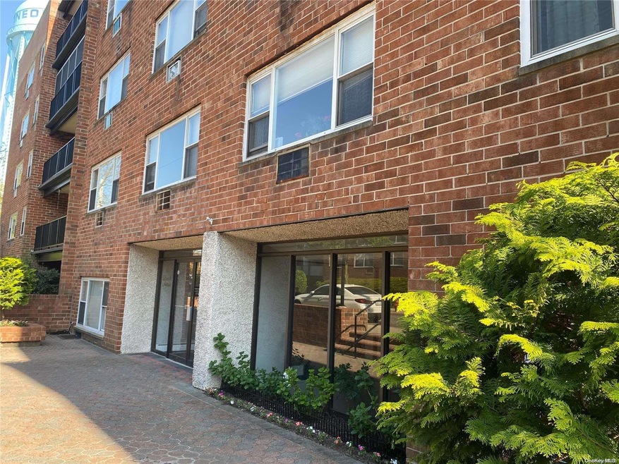 101 Lincoln Ave unit 1C, Mineola, NY 11501 - photo 1