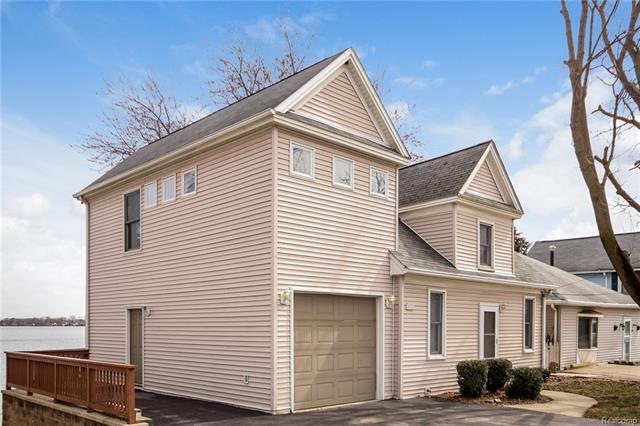005-Front_View-5517351-medium.jpg