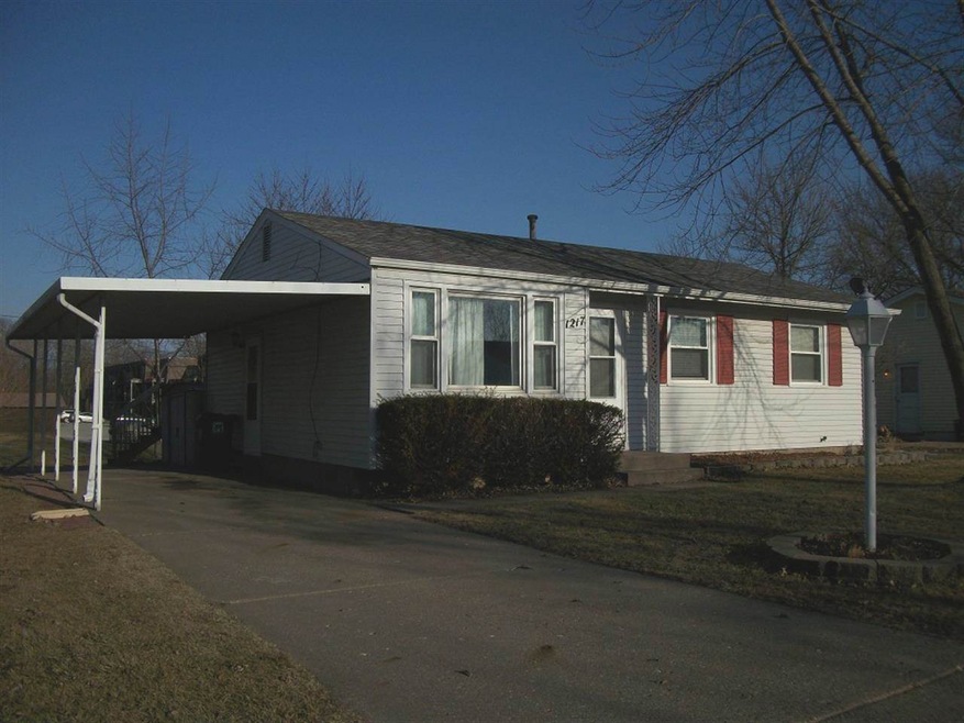 1217 Hillandale Rd, Davenport, IA 52804 - photo 1