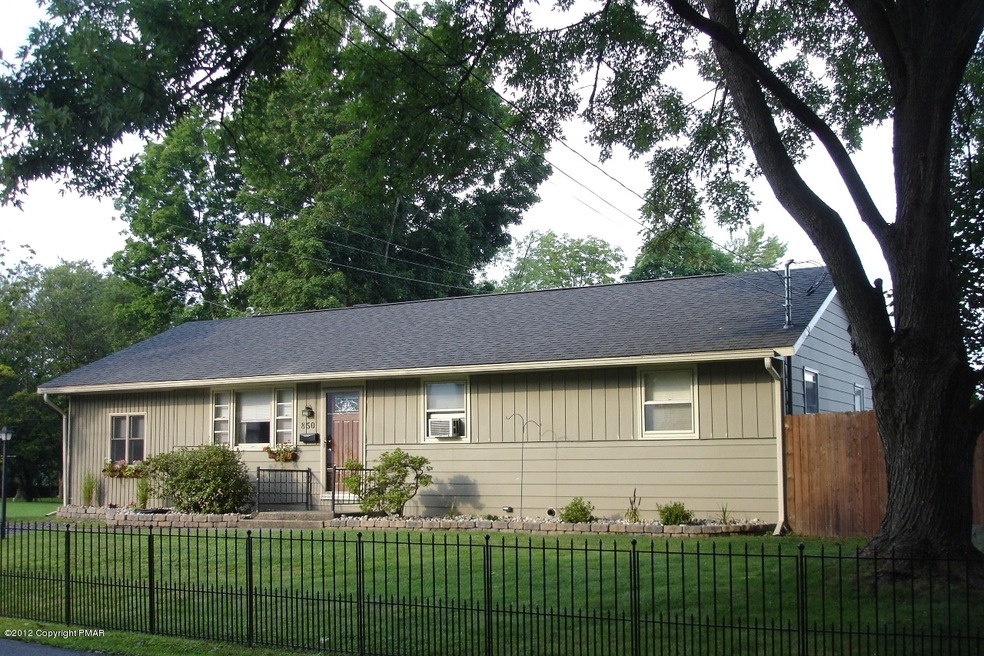 850 Wallace St, Stroudsburg, PA 18360 - photo 1