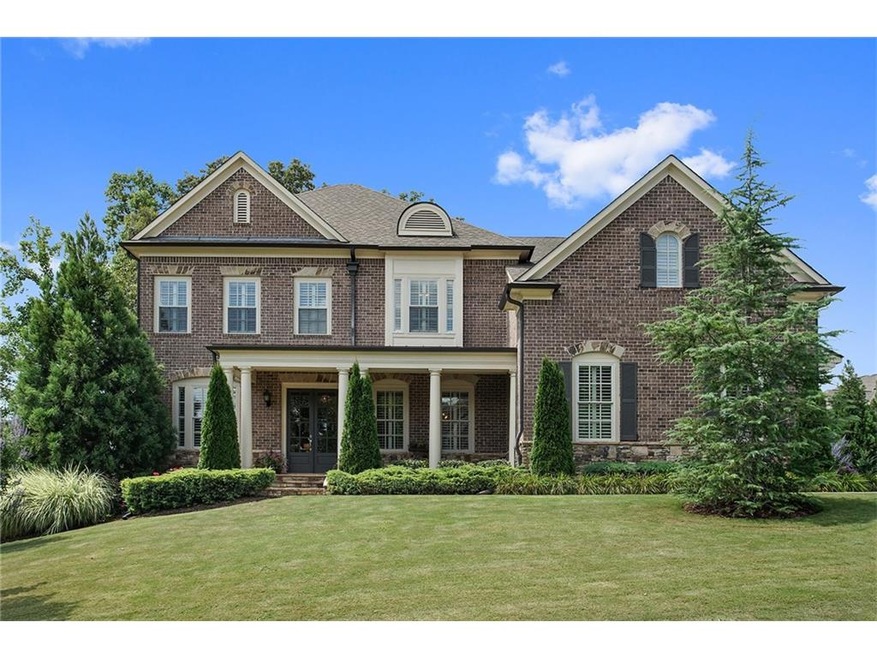 Beautiful Colonial/Traditional home with welcoming