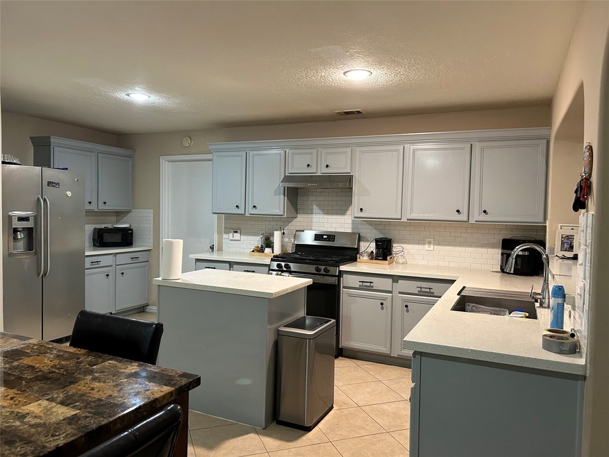 10910 Thorncliff Dr, Humble, TX 77396 - photo 1