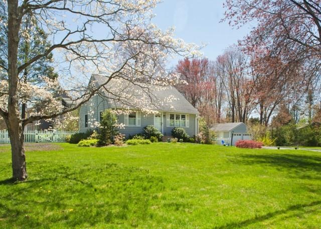 85 Barnhill Rd, Fairfield, CT 06825 - photo 1